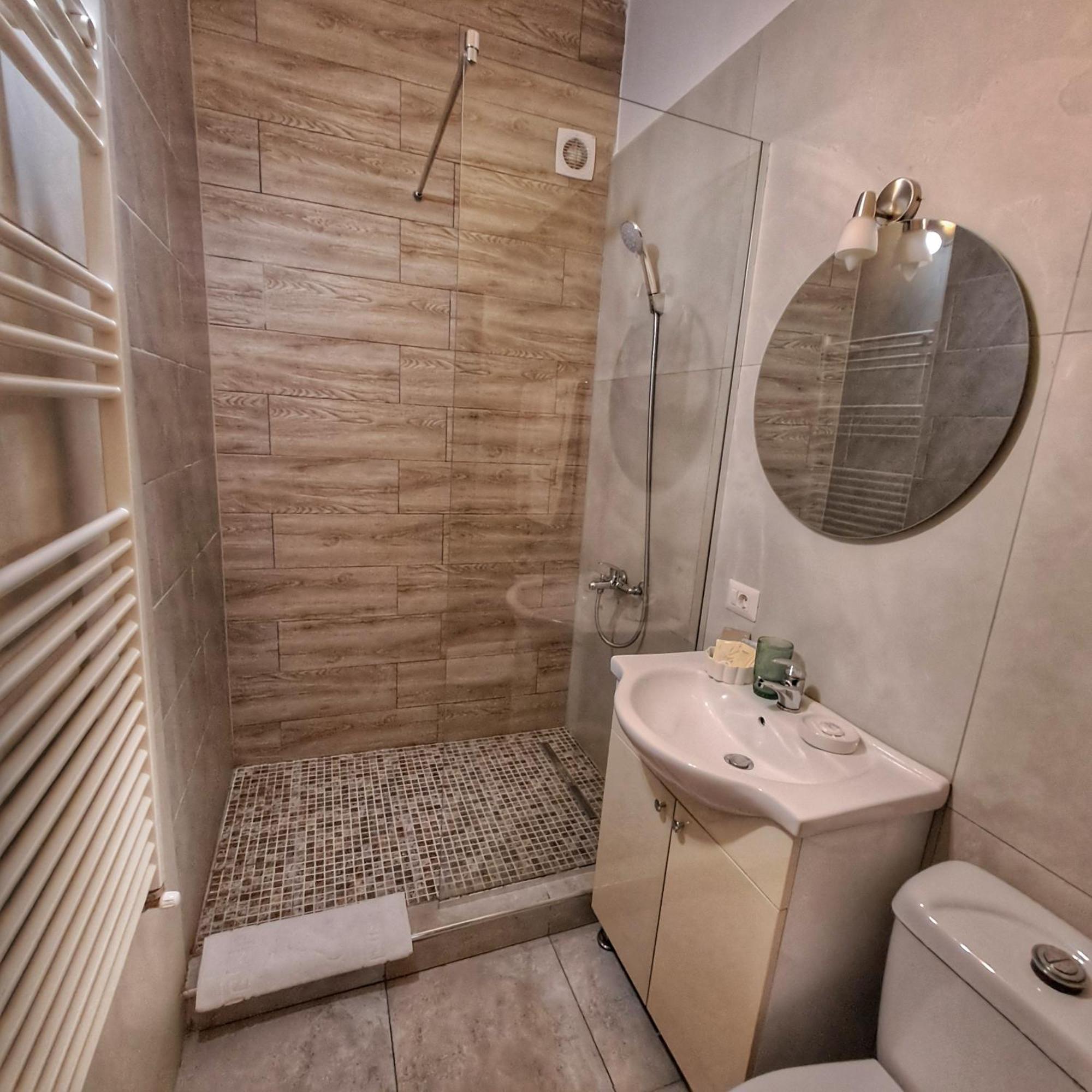 Vily Luxury Rooms Focşani Exteriér fotografie